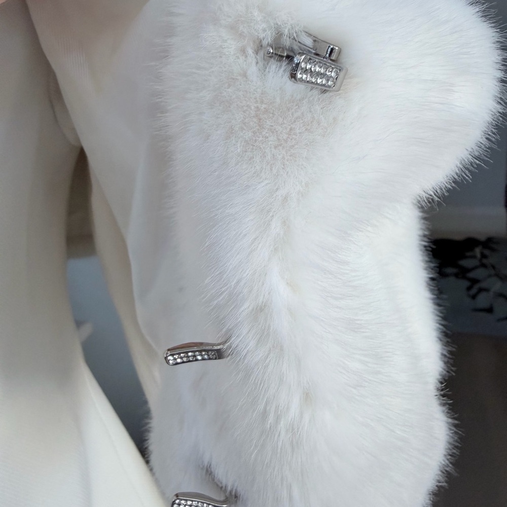 New Old Money Jessica Bara White Faux Fur Jacket and Matchinv Skirt size S - Picture 12 of 13